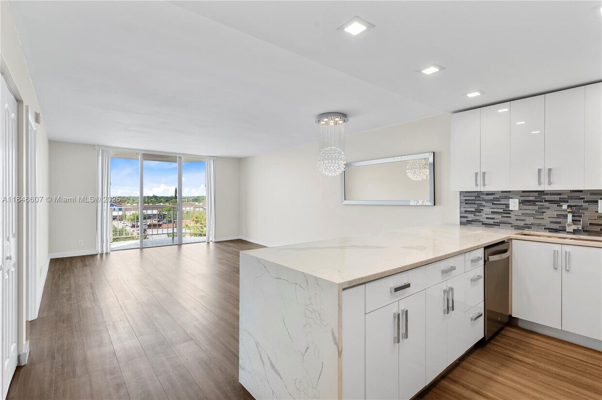 Foto principal - 16710 NE 9th Ave