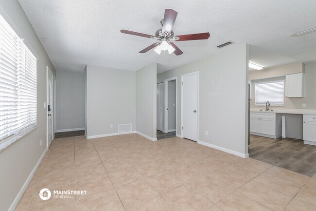 Building Photo - 1317 Meadowbrook St