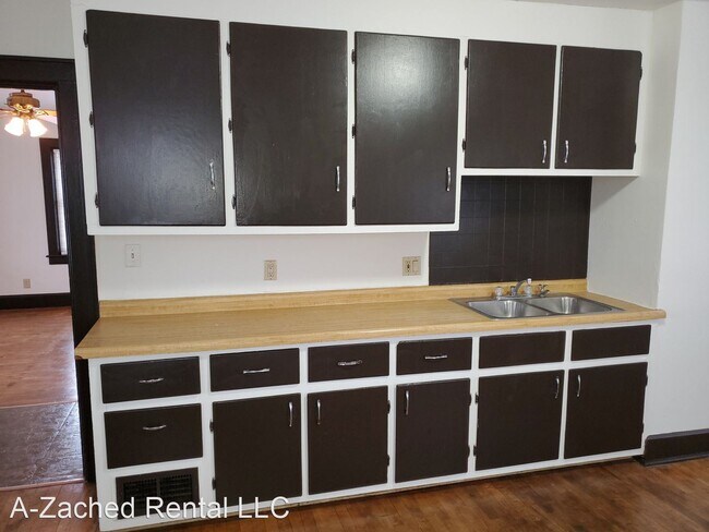Foto del edificio - 4 br, 1 bath House - 101 W 4th Street