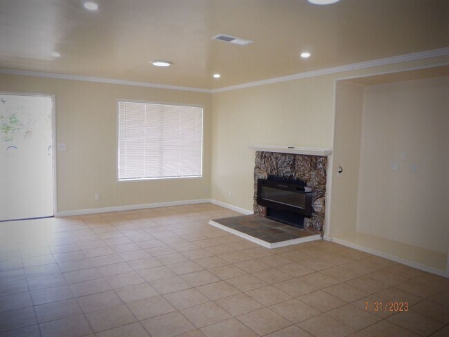 Foto del edificio - Cute 4 bedroom in East Golden Hills with L...