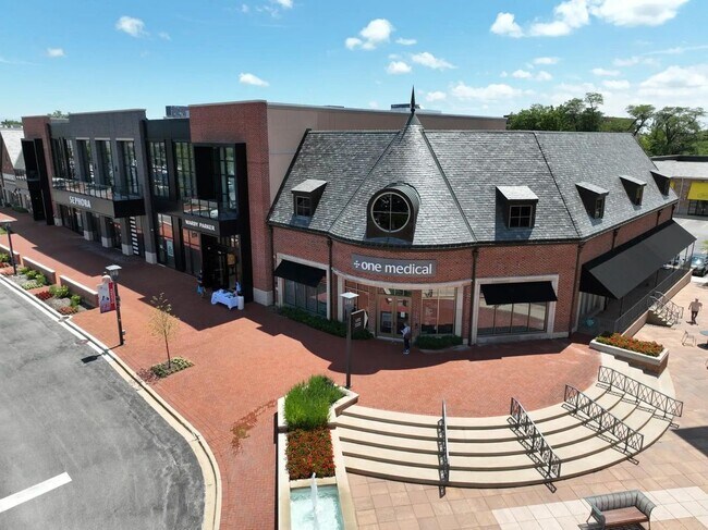 Foto del edificio - 728 Waukegan Rd