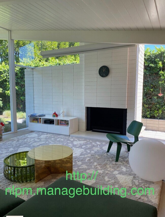 Foto del edificio - 635 E Palmdale Ave