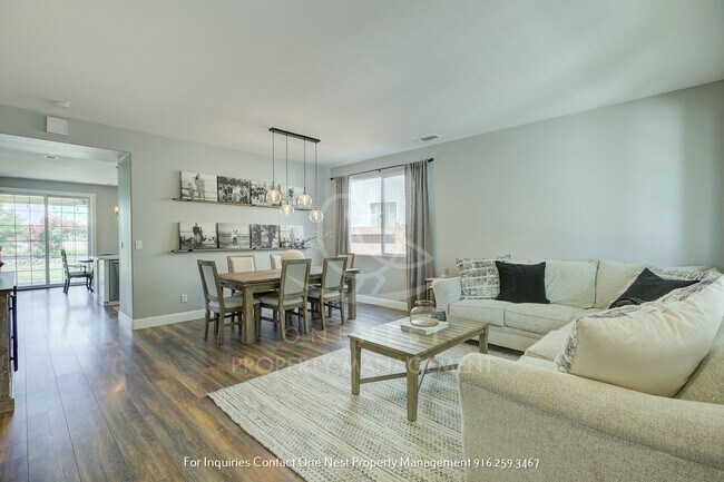 Building Photo - Lincoln Crossing, 4 bedroom 2.5 bath
