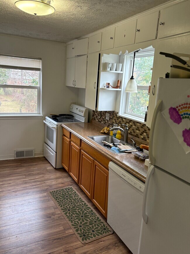 Foto del edificio - 1530 Snyder Rd