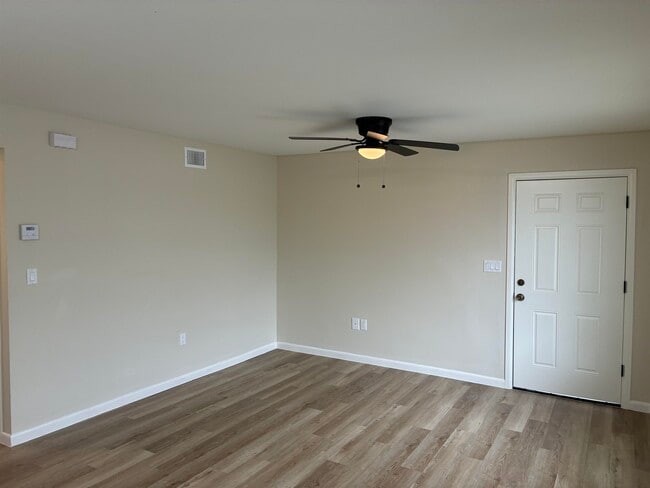 Building Photo - 705 Bustamante St