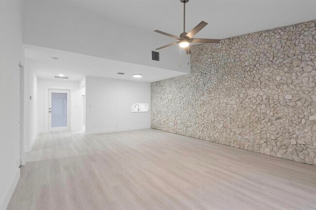 Building Photo - 6993 NW 29th Way