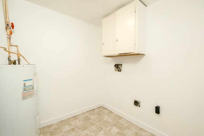 Building Photo - 449 W Main St