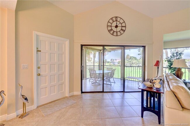 Building Photo - 271 NE Edgewater Dr