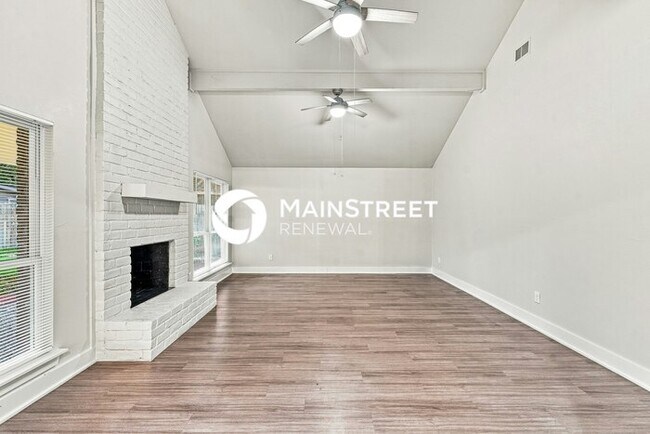 Foto del edificio - 4 Bedroom Pet-Friendly Home in Houston, TX with Main Street Renewal