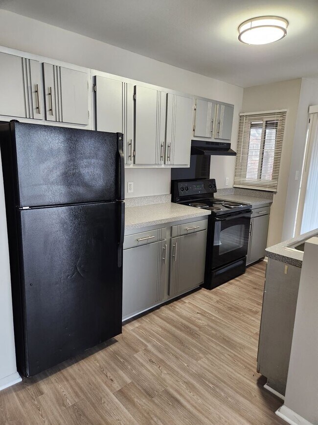 Building Photo - Crooks South- 2 Bedroom with 2 Balconies