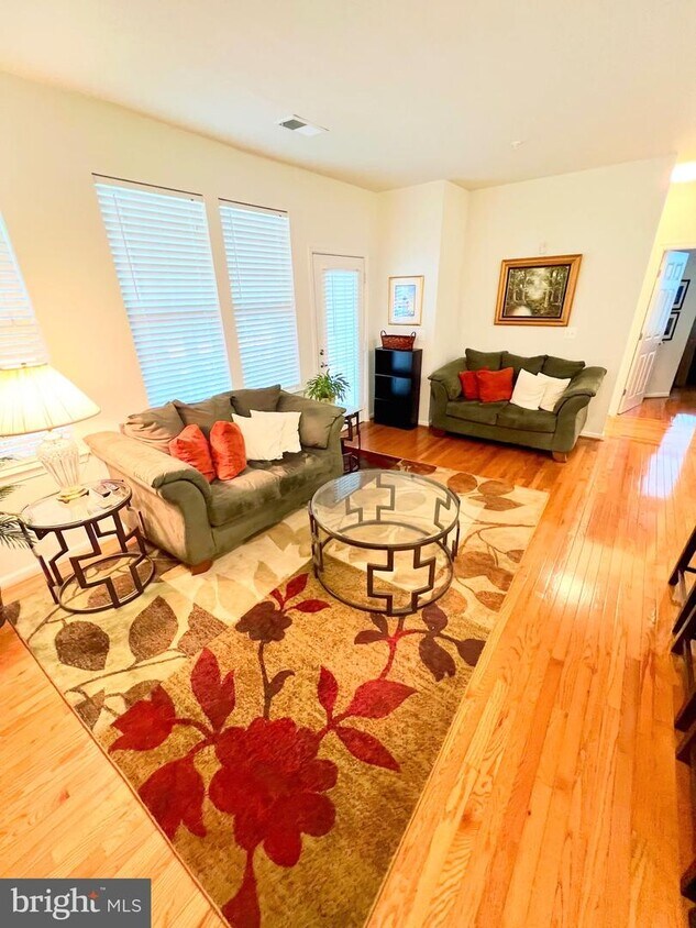 Primary Photo - 42531 Rockrose Square