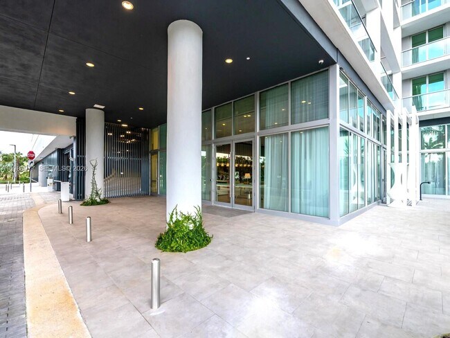 Foto del edificio - 2000 Metropica Wy
