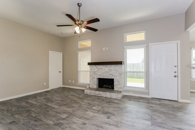 Foto del edificio - 1407 Bayou Glen Dr