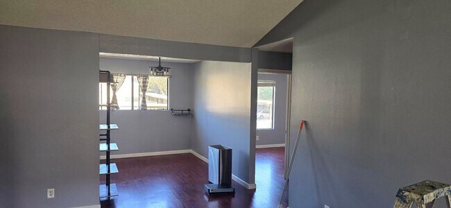 Building Photo - 96 Streamwood