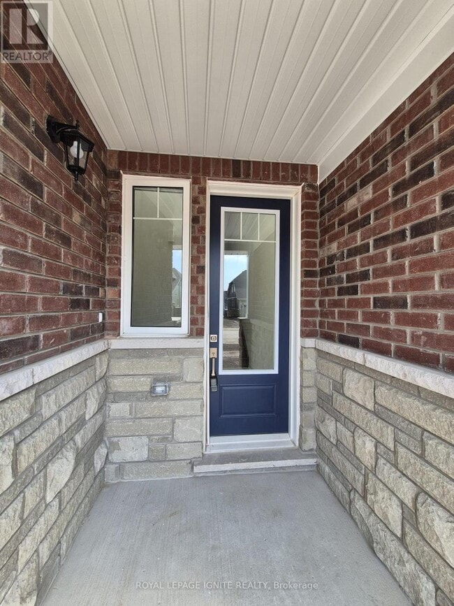 Building Photo - 526 Hudson Cres