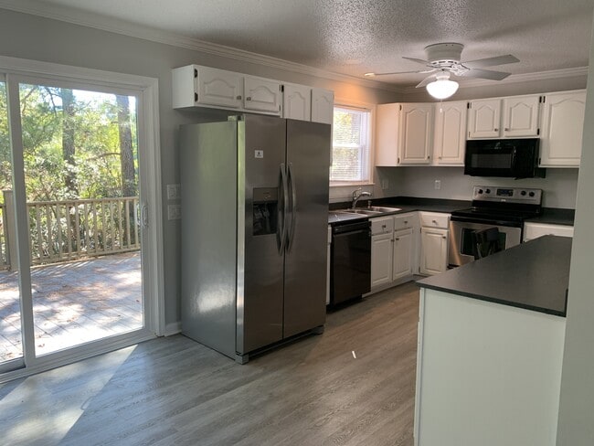 Foto del edificio - 921 Hurricane Ct