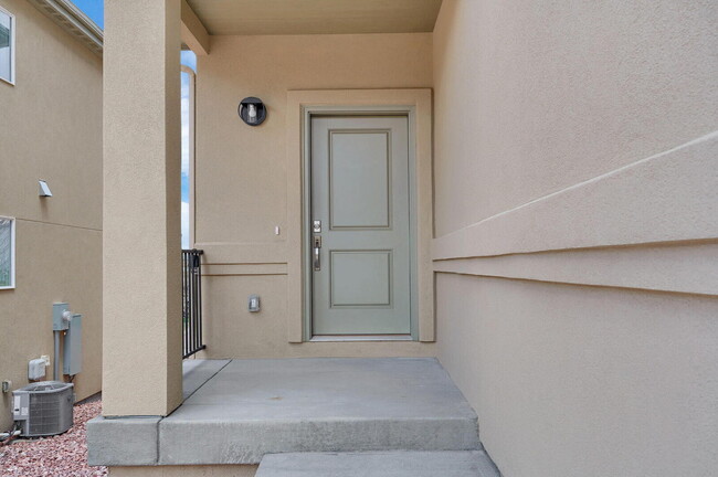 Building Photo - Spacious and Elegant 3-Bedroom Condo with ...
