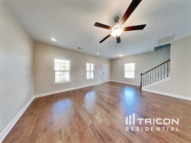 Foto del edificio - 271 Cloverbrook Way