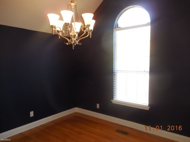Building Photo - 816 Burton Trl