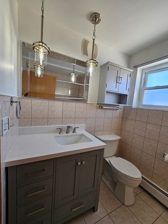 Foto del edificio - 6313 W Montrose Ave