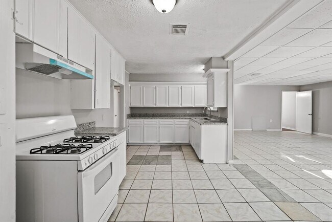 Building Photo - 7322 Parker Rd