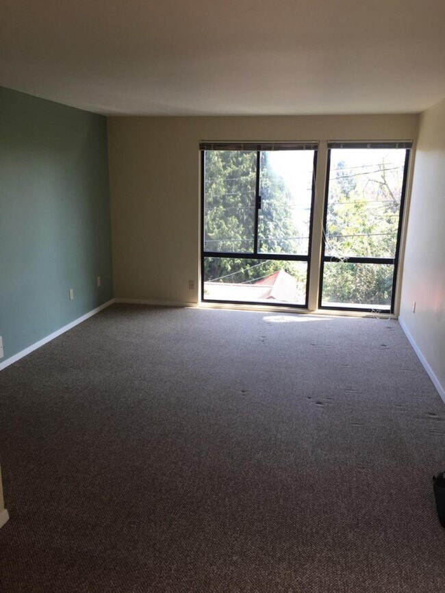 Building Photo - RavenView Apartments - 1 bedroom