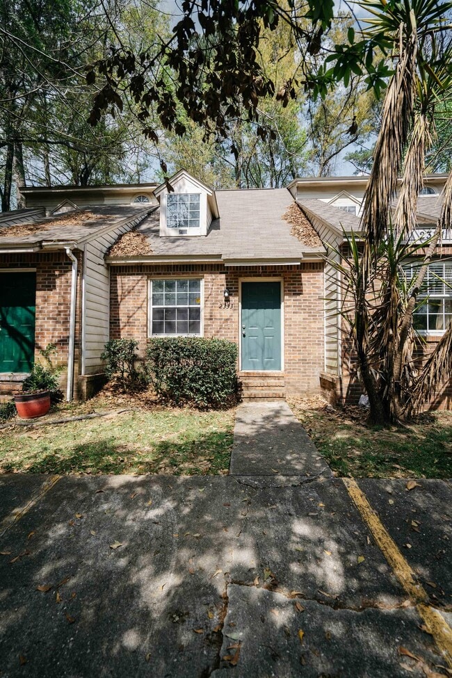 Building Photo - 2333 Parrot Ln