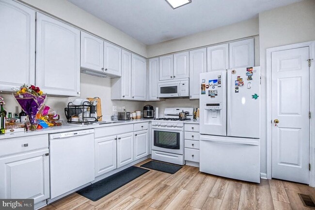 Building Photo - 10159 Elgin Way