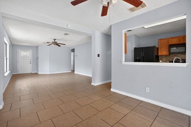 Foto del edificio - **2 Weeks Free!!** Cozy & Spacious 2 Bed, 2 Bath with Private Backyard!