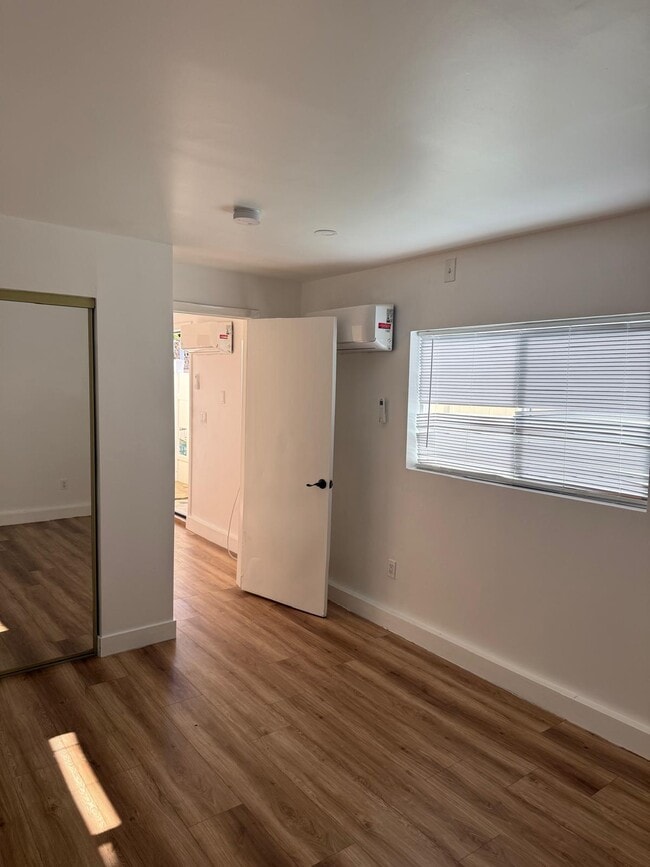 Foto del edificio - 6624 1/2 Blewett Ave