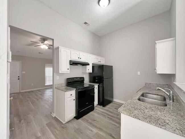 Foto del edificio - 5616 Kaitlyn Dr W