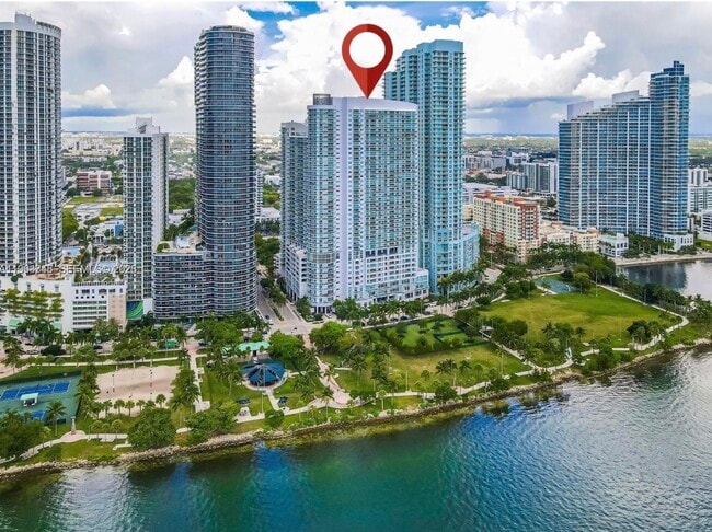Building Photo - 1800 N Bayshore Dr