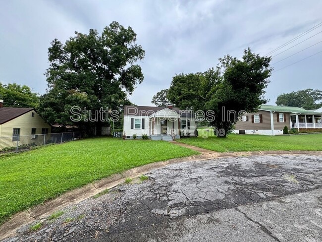 Building Photo - 1305 E 34th St