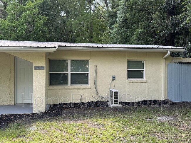 Building Photo - 5757 Antoinette Ln