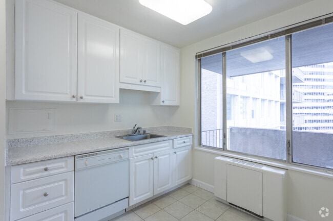 2BR, 2BA - 1,500 SF - London Normandy House