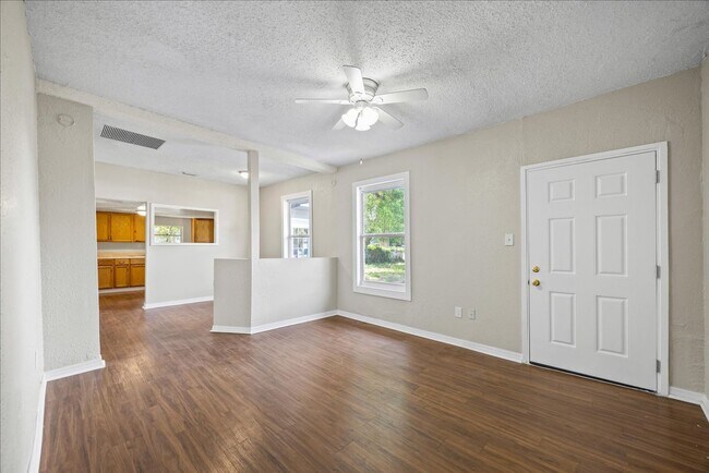 Foto del edificio - Beautiful 3/2 on Large Lot!
