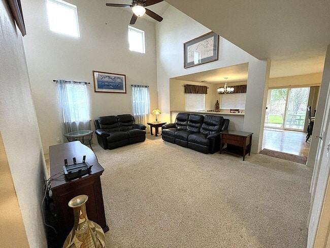 Building Photo - Maui Lani - Furnished 4-bedroom, 3-bathroom home with a 2 car garage