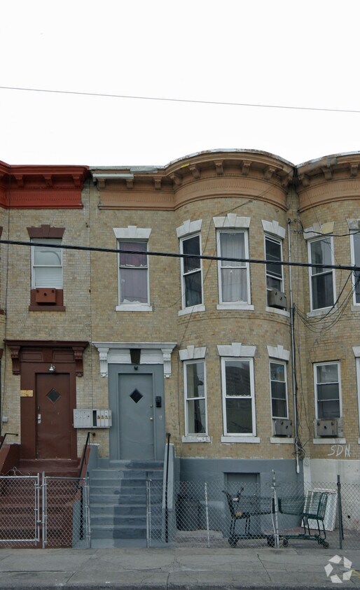 Primary Photo - 2851 W 20th St
