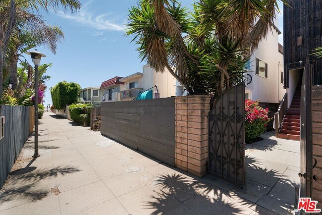 Building Photo - 41 29th Ave