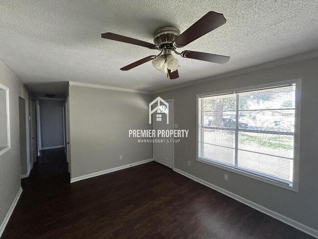 Building Photo - 2585 Hillcrest Cir