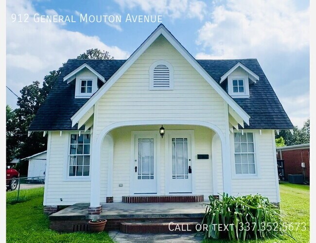 Foto del edificio - 912 General Mouton Ave