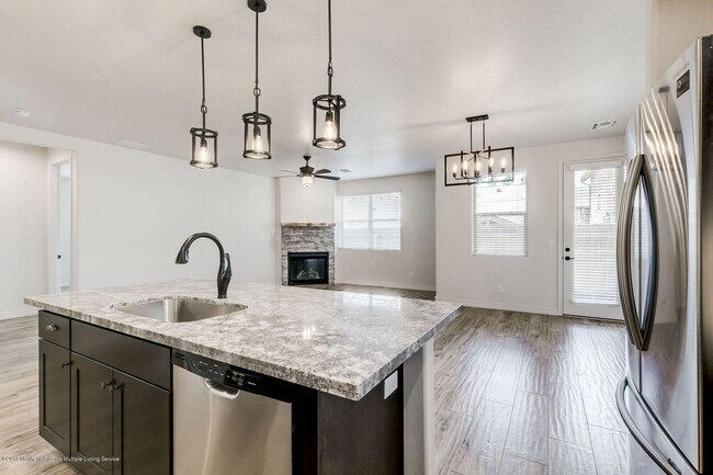 Building Photo - 2510 W Pollo Cir