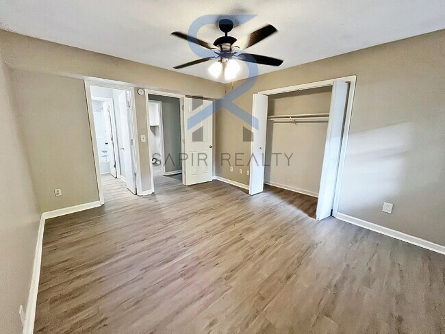 Foto del edificio - 5341 Ridgemere Ct