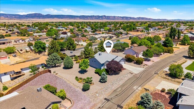 Foto del edificio - Beautifully Updated 3 Bed, 2 Bath Home on Nearly 1/3 Acre with Trex Deck