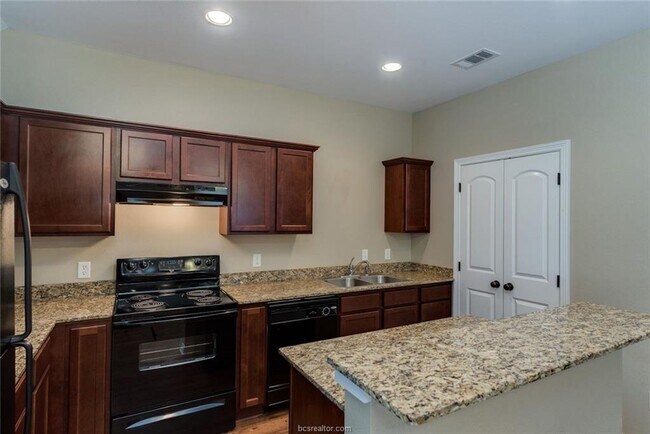 Building Photo - 4141 Wellborn Rd