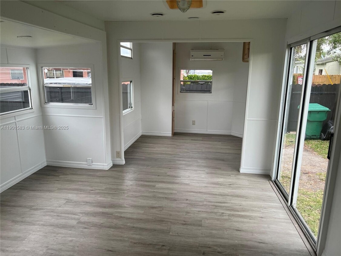 Foto principal - 1600 NW 42nd St