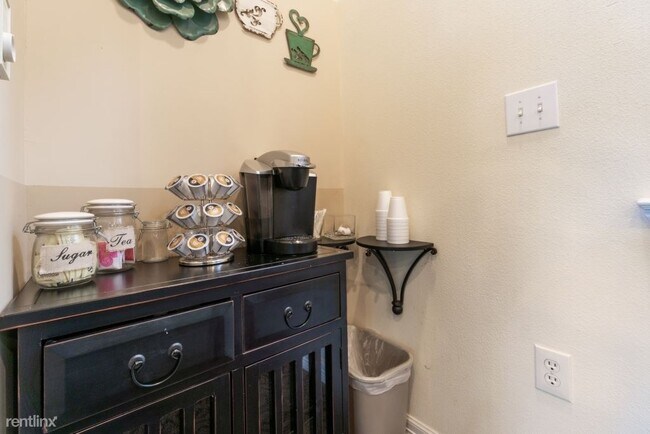 Foto del edificio - 6504 Falcon River Way
