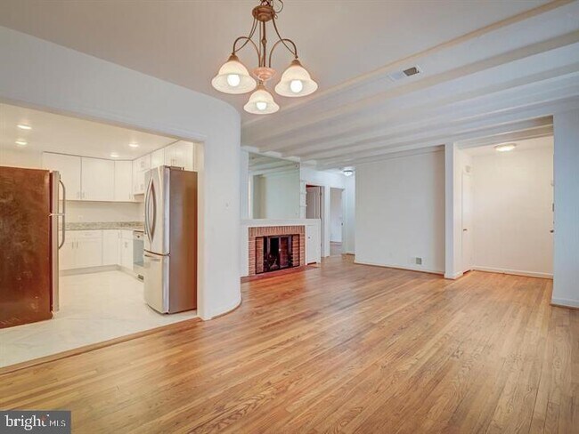 Building Photo - 8121 Lockney Ave