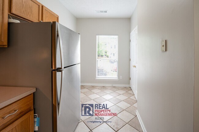 Building Photo - Modern 2-Bedroom Townhome in Prime Carters...