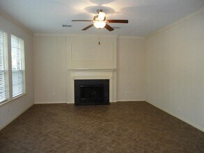 Building Photo - 231 Needleleaf Ln